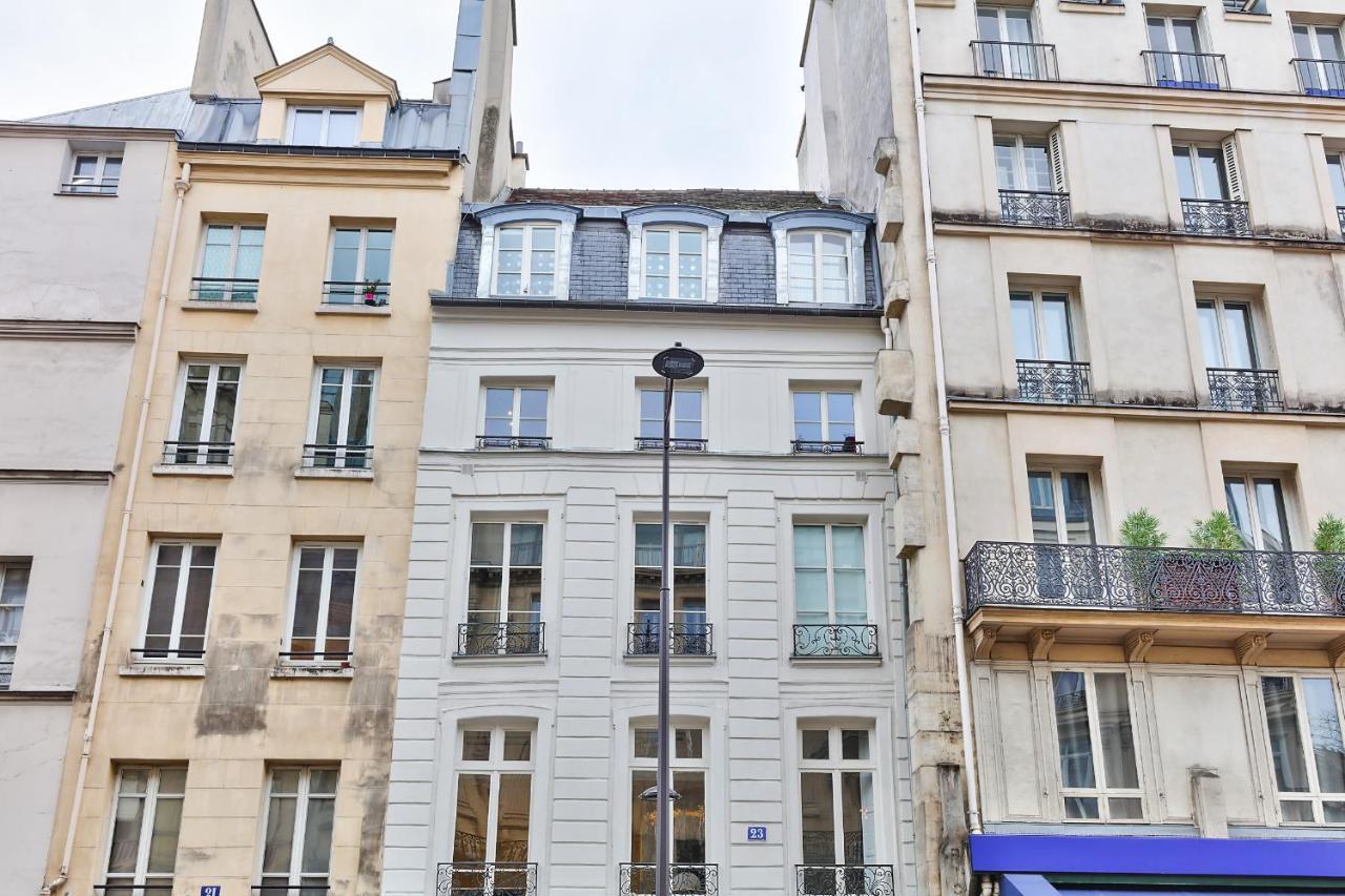 100 - Luxury 2 Bedroom - Beaubourg Marais * Parijs