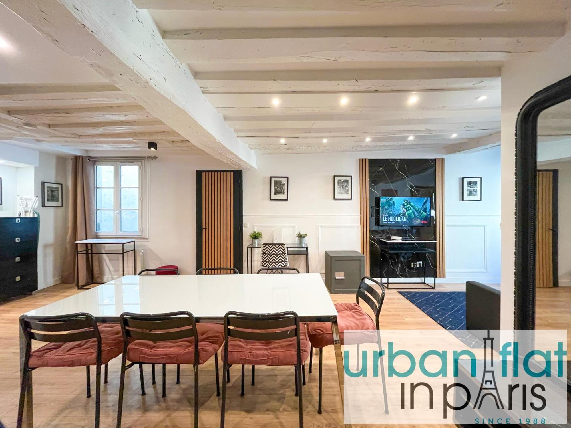100 - Luxury 2 Bedroom - Beaubourg Marais * Parijs